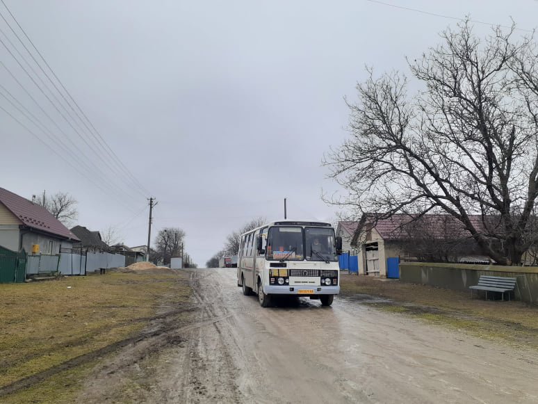 Єдина проблема, яку громада не може вирішити самостійно – жахливі дороги. На них таки бракує грошей