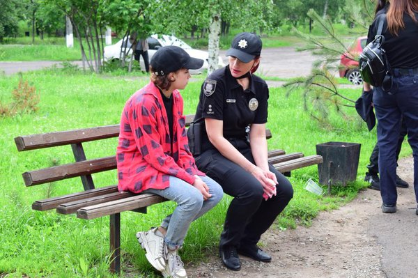 Підліток через мінні поля перейшла з «ДНР» проситися в неокуповану Україну (ФОТО)