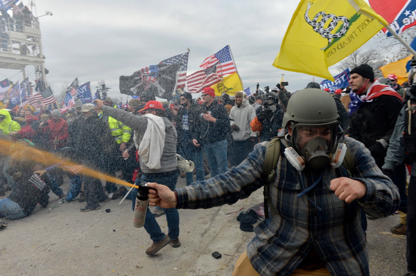 Результат насильницького протесту трампістів – п'ятеро загиблих. Звинувачують Трампа