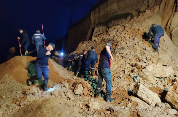 У Лебедівці на Одещині зсув ґрунту. Під ним можуть бути люди