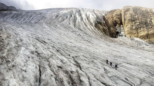 220928042746-03-switzerland-glaciers-melt-climate.jpg