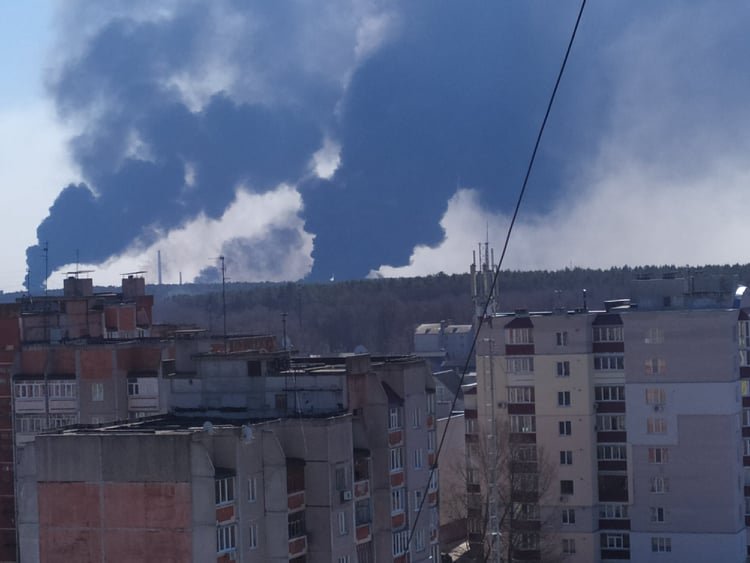 Краєвид на Чернігів з балкона багатоповерхівки в мікрорайоні Масани