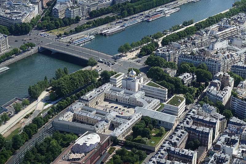 Palace of the Alma and the Russian Church, view from the Eiffel Tower. Photo: monumentum.fr