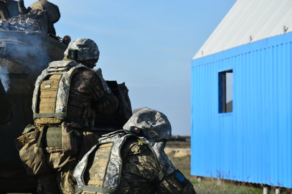 Покришки та стіни. Як на Широкому Лані тренуються воювати в умовах міста (ФОТО)