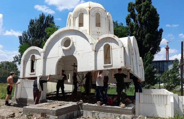 У Херсоні будують пінопластову церкву (ФОТО)