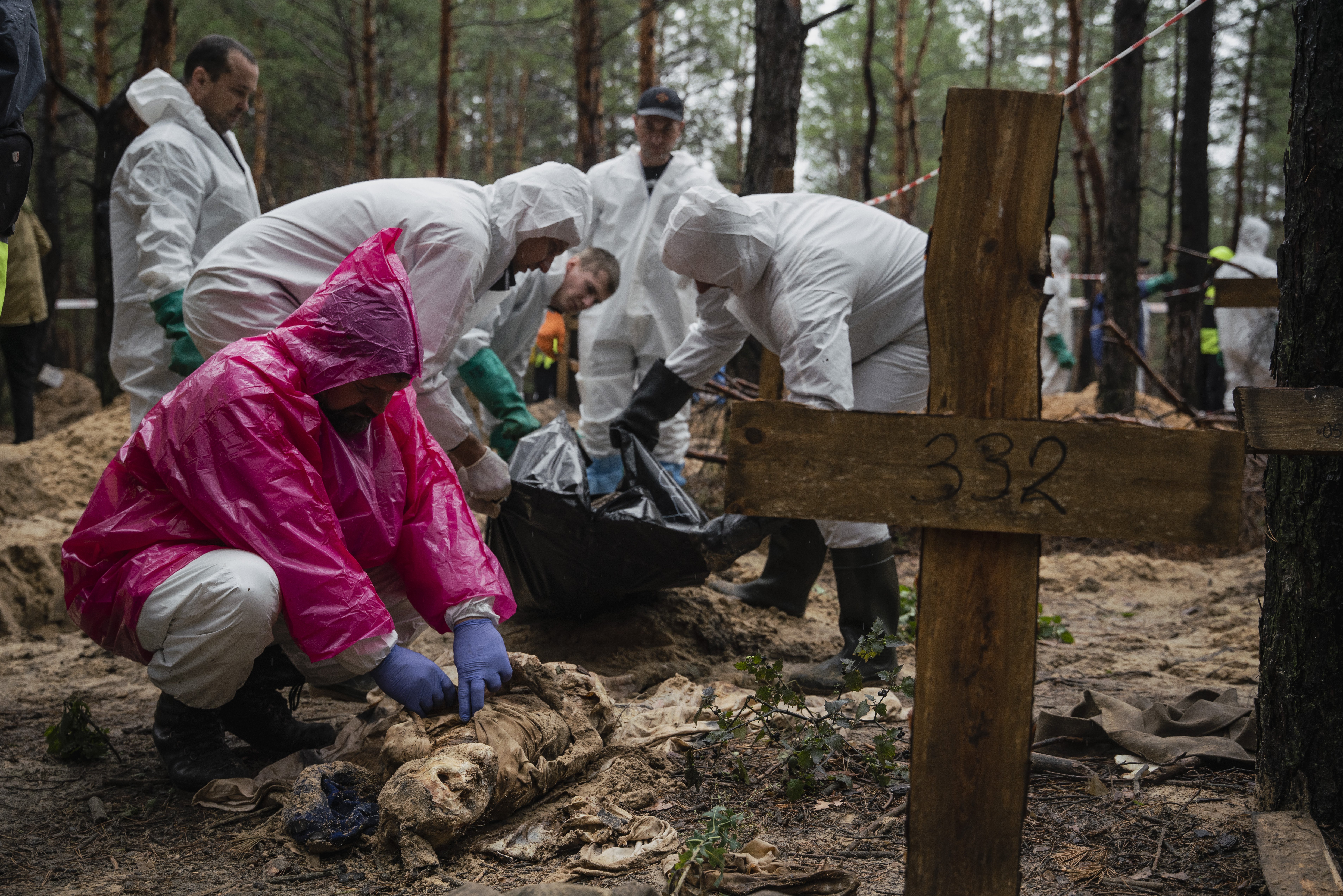 Криміналіст здійснює перший огляд