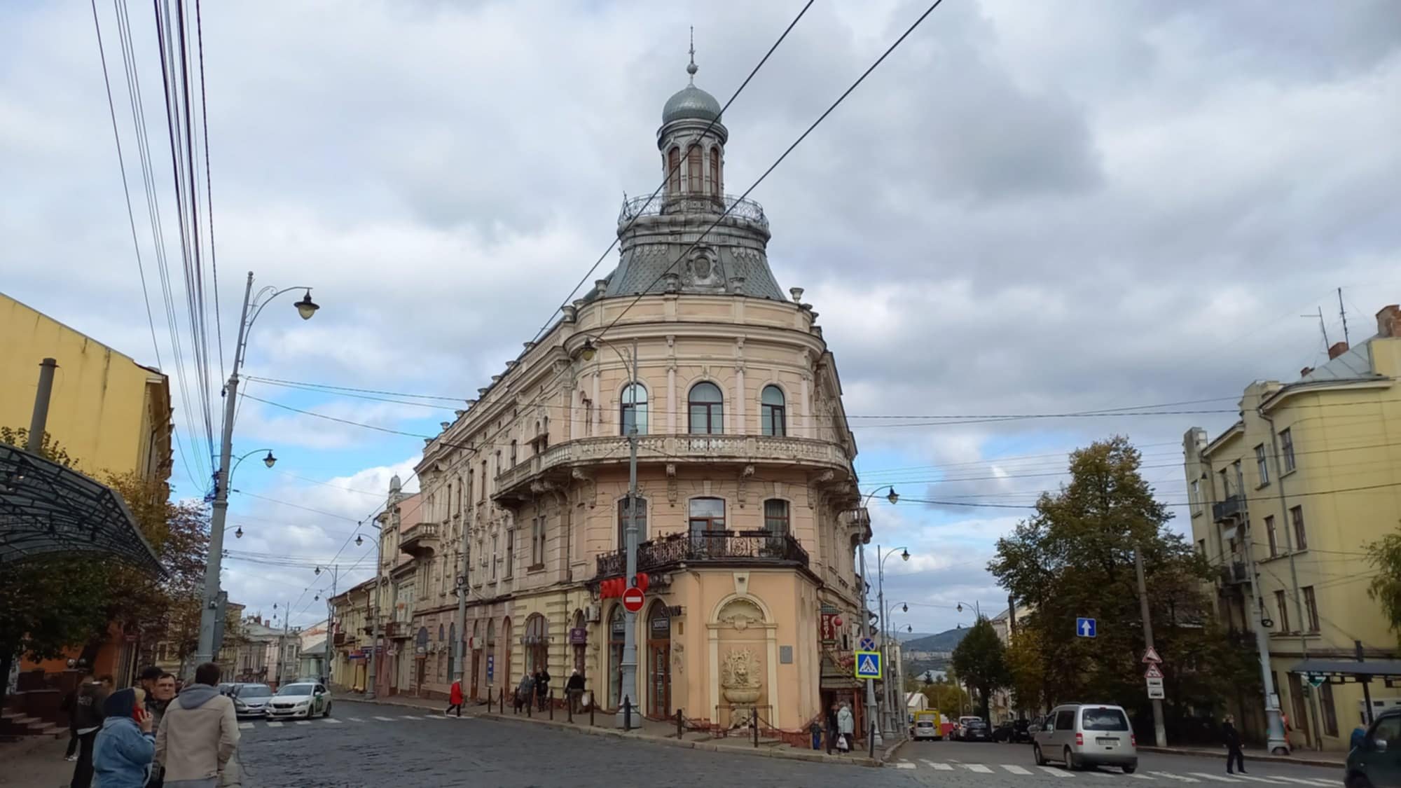 “Будинок-корабель” у центрі міста. Тут і далі фото авторки