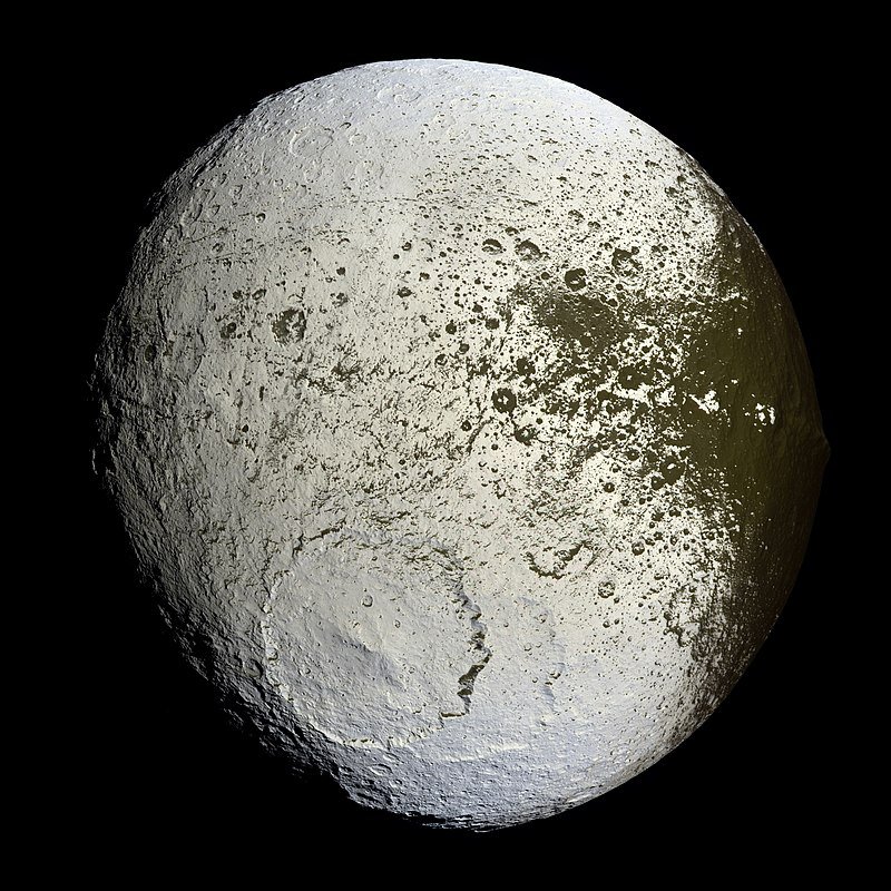 800px-Iapetus_as_seen_by_the_Cassini_probe_-_20071008.jpg