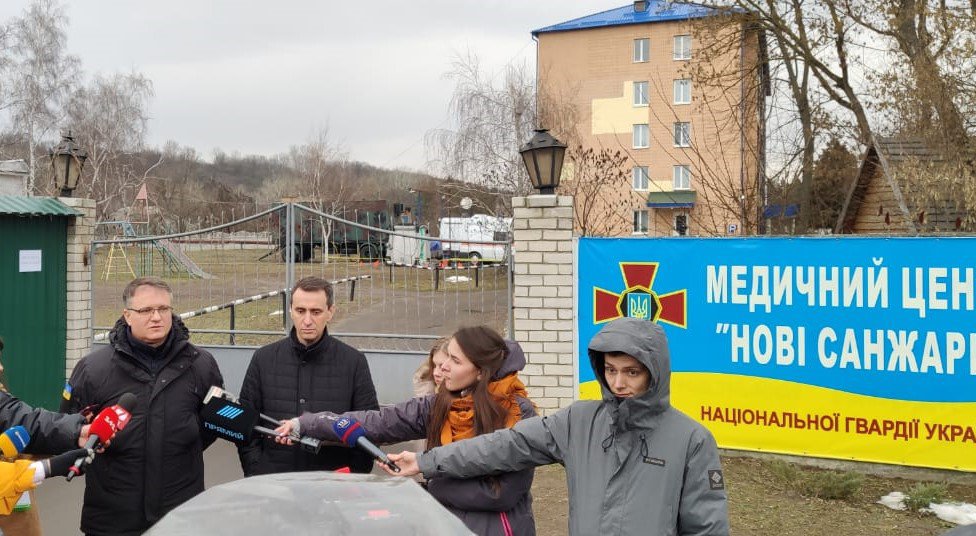 Deputy Minister of Health Viktor Lyashko and advisor to the Minister of Internal Affairs Ivan Varchenko during a briefing near the Novi Sanzhary Medical Center on February 23