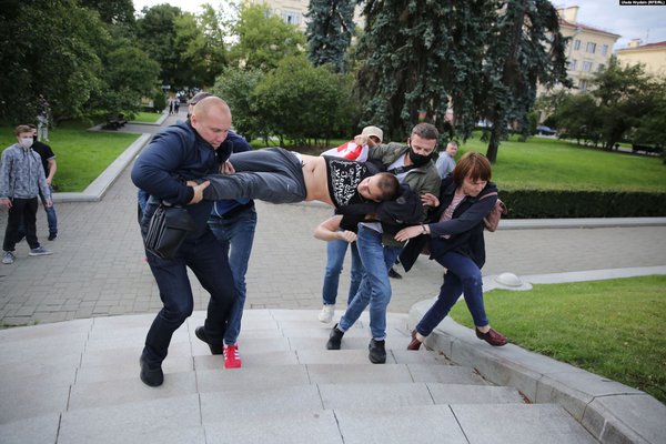 У Білорусі протести через відмову зареєструвати головного опонента Лукашенка кандидатом у президенти