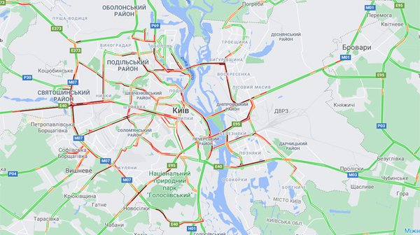 Громадський транспорт у Києві справді спорожнів – зате на дорогах затори