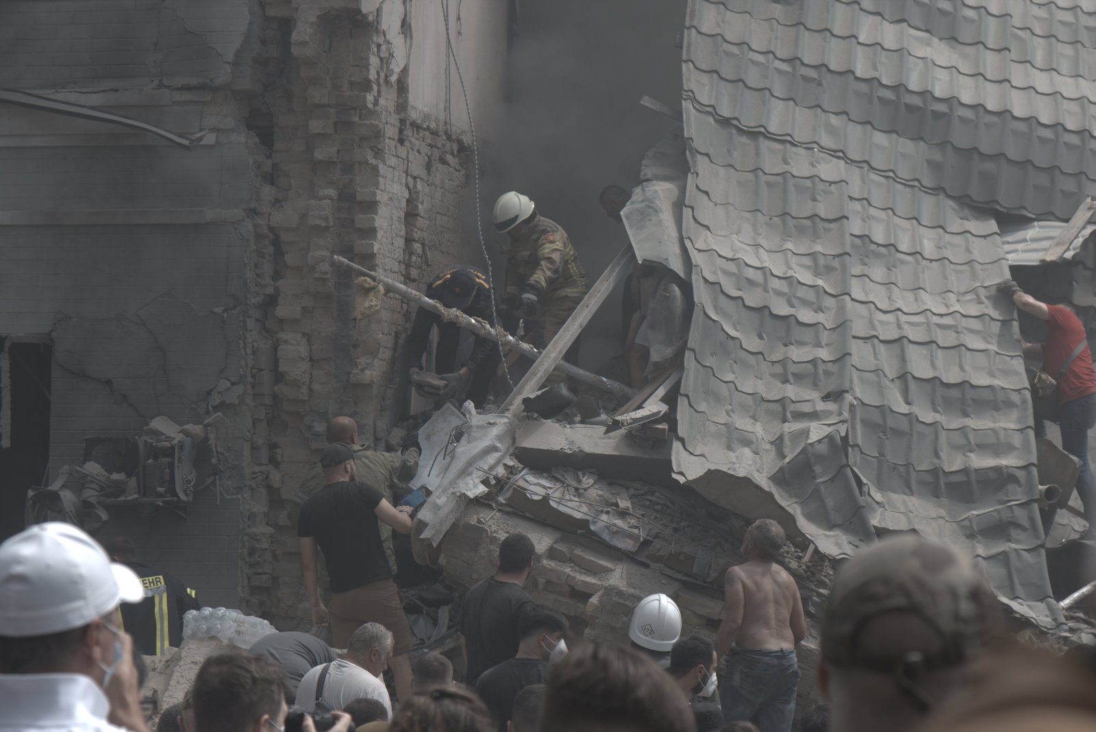 One of the buildings of the children's hospital "Ohmatdyt" after the Russian missile strike. July 8, 2024, Kyiv. Photo by the author.