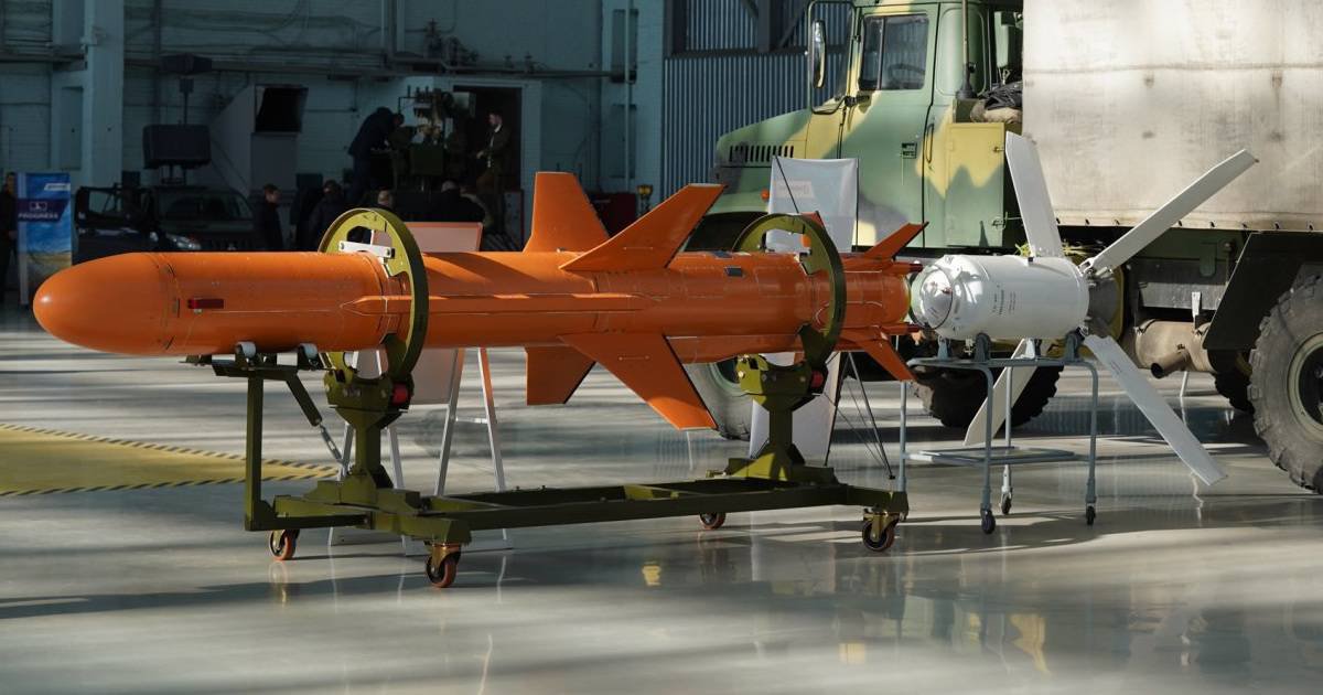 Крилата ракета Р-360 ракетного комплексу РК-360 МЦ «Нептун» Стопкадр з відео Defense Express