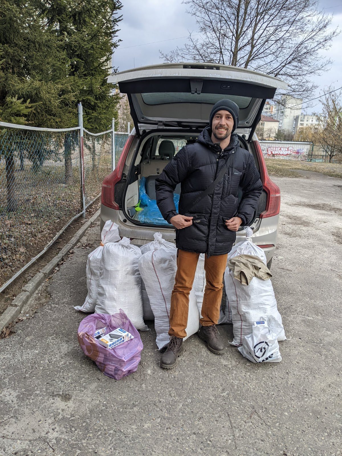 Yuriy Barnovich with the first purchases for the Armed Forces of Ukraine