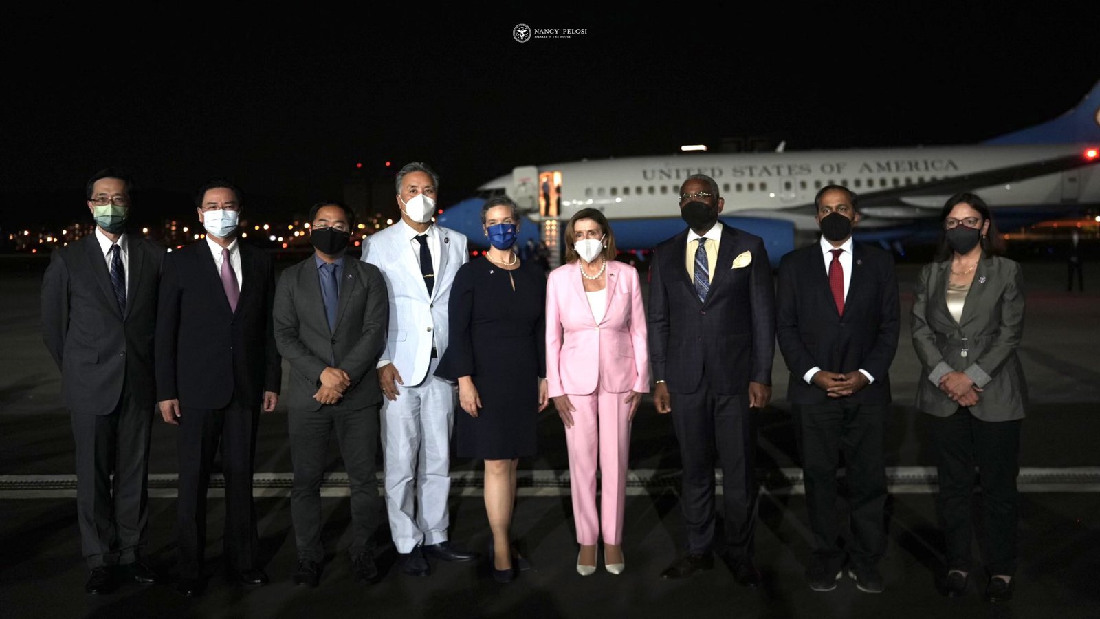 Nancy_Pelosi_at_Taipei_Songshan_Airport.jpg