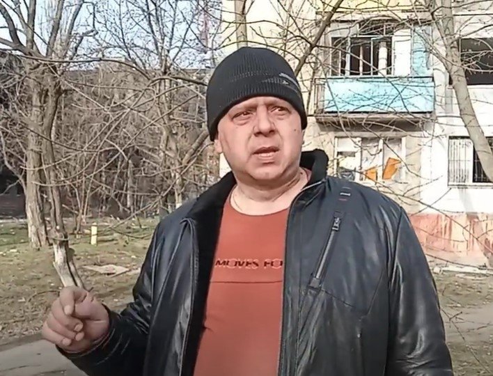 A confused Dima talks about the " destroyed city", but for some reason forgets to say who is actually destroying it. Screenshot from the video of 3 April 2022