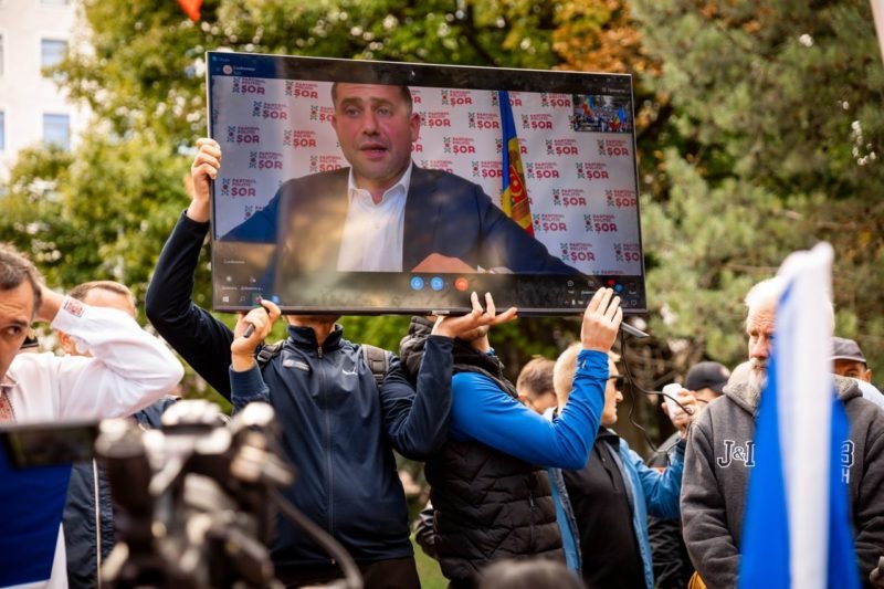 Екран із Шором під час протестів у Гагаузії