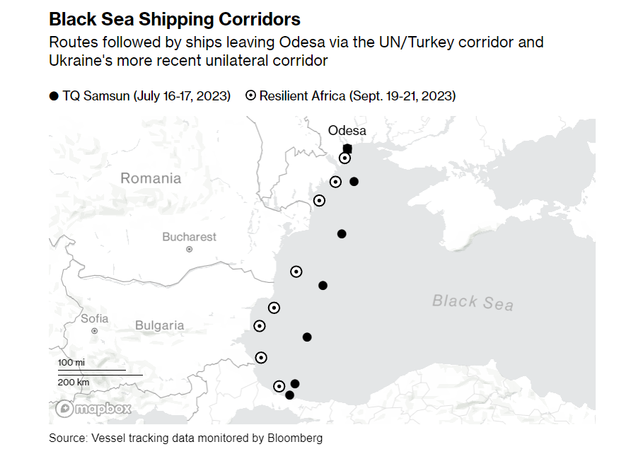 Чорноморські судноплавні коридори. Маршрути, якими прямують судна з Одеси через коридор ООН/Туреччина та нещодавній односторонній коридор України. Джерело: Bloomberg