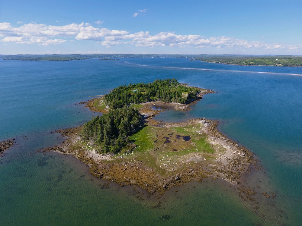 bjarke-ingles-vollebak-island-house-nova-socia_dezeen_2364_col_5.jpg