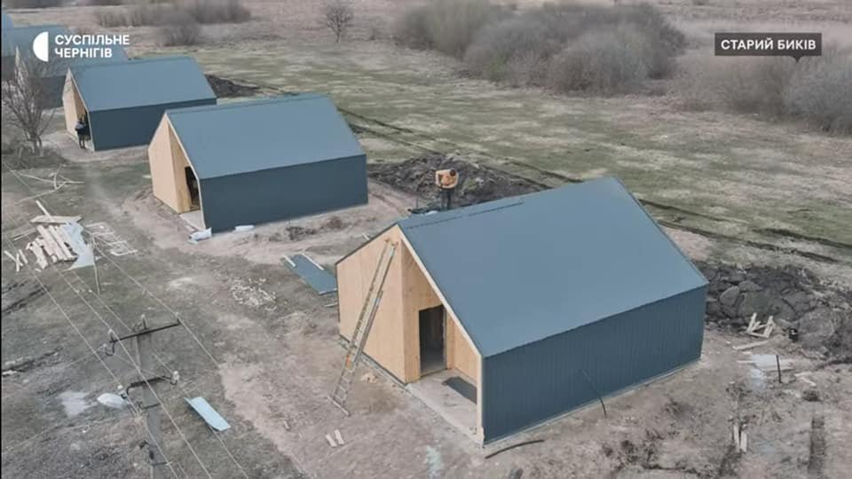 Новобасанська громада, село Великий Биків, та сама проблема щодо нових будинків — надто щільна забудова, відсутність примусової вентиляції, відсутність альтернативного опалення (піч чи металева грубка), залежність від електричного опалення. Відповідно — селу слід шукати нові трансформатори та виділяти додаткову потужність