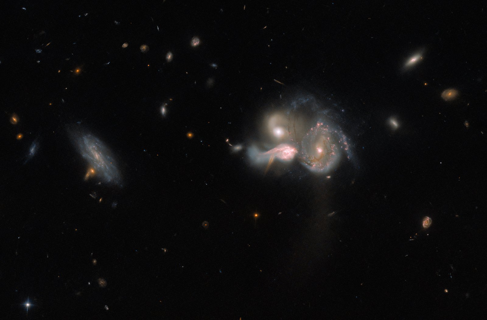 hubble_sdsscgb10189_potw2307a.jpg