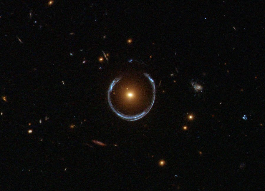 lensshoe_hubble_900.jpg