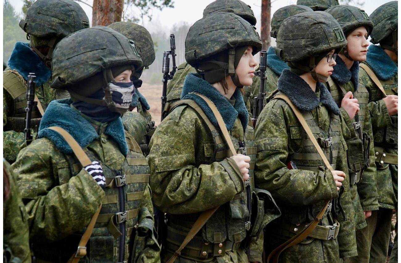 Combat training of teenagers at the training ground during the Army Brotherhood training camp