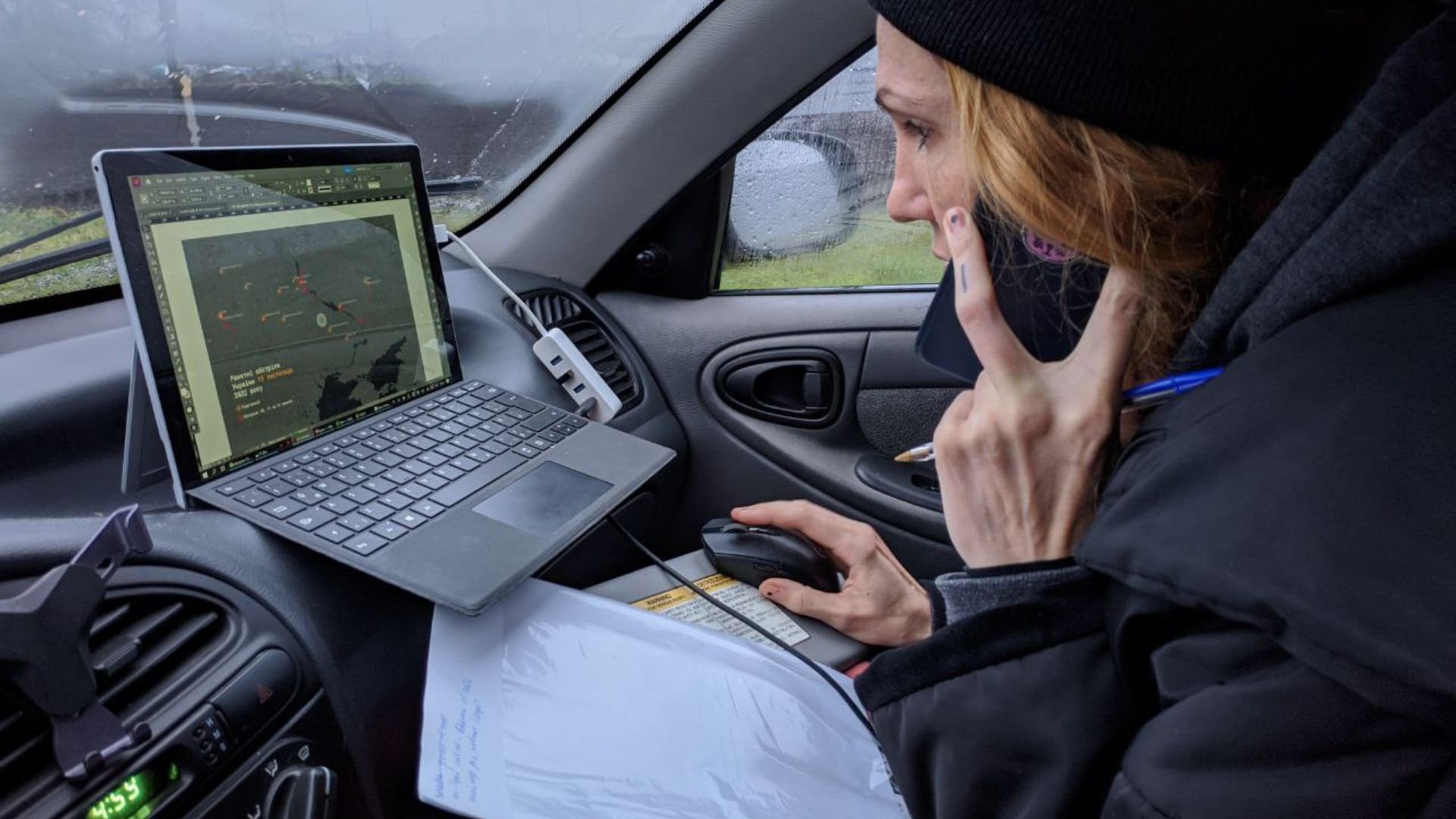 This is me trying to connect to the mobile internet somewhere in a field, under a base station during an outage.