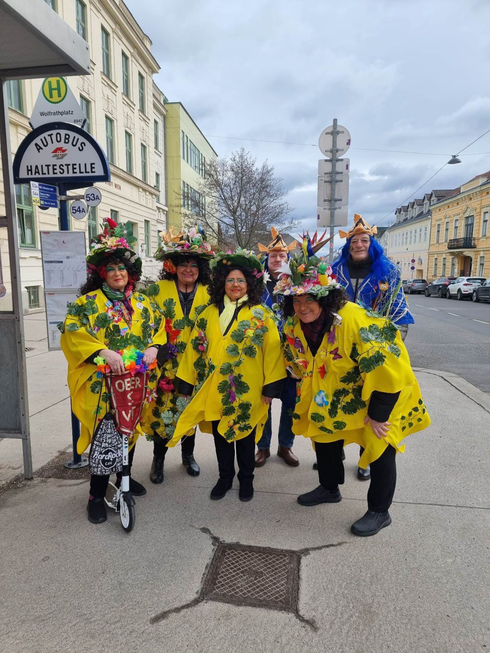 Австрійці під час святкування на вулицях міста