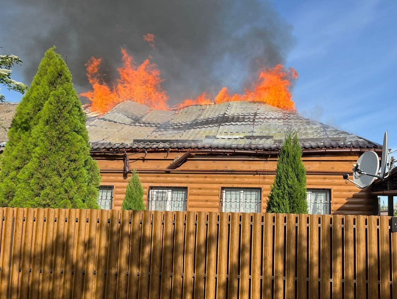 House in Nikopol burns after shelling