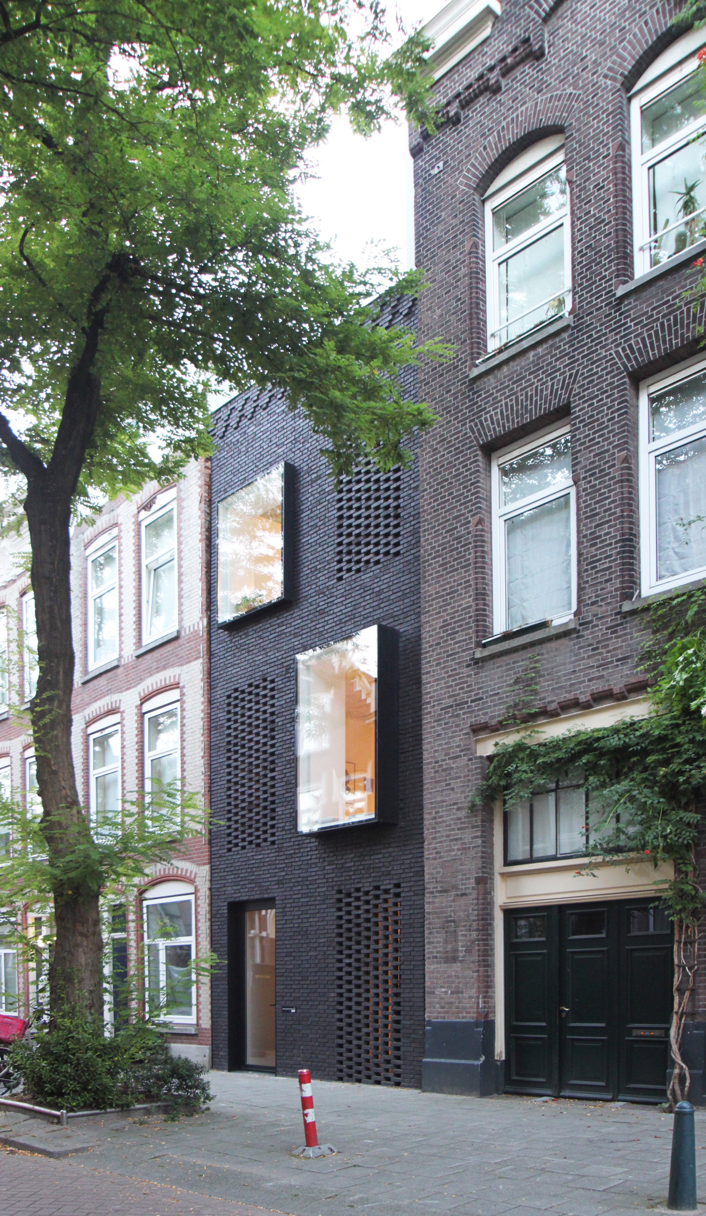 skinny-house-gwendolyn-huisman-architecture-residential-rotterdam_dezeen_2364_col_2.jpg