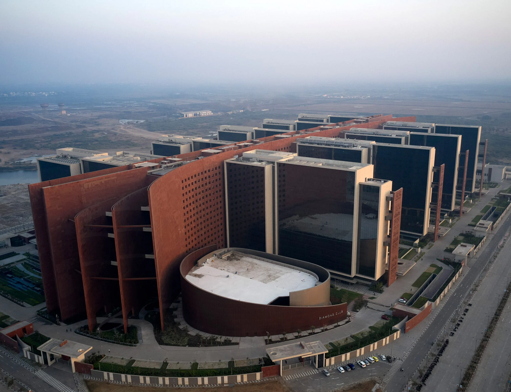 worlds-largest-office-building-morphogenesis-mumbai-india-surat-diamond-bourse_dezeen_2364_col_3